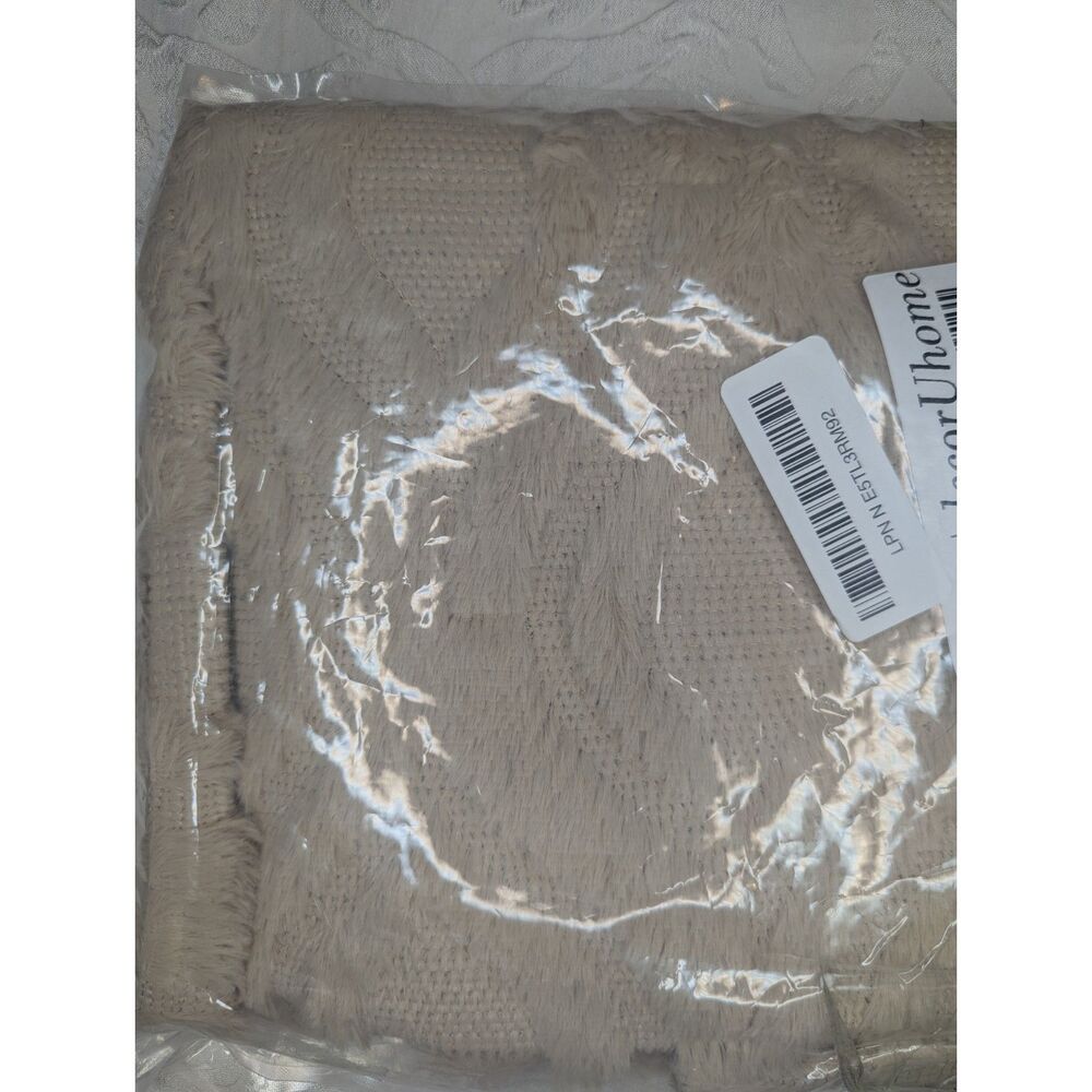 🛋️ NWT decorUhome Faux Fur Throw Pillow Covers 18" Set of 2 Beige - Picture 7 of 7